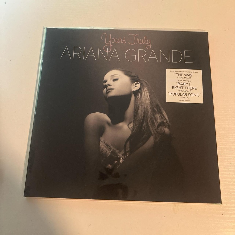 ariana grande yours truly vinyl - milky clear swirl